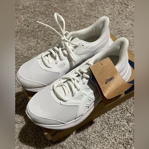 *NEW* Jolt 4 Asics - 7.5 Wide